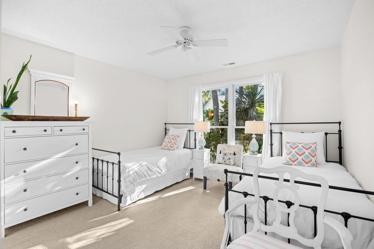 1041 Bear Lake Dr. Photo 32