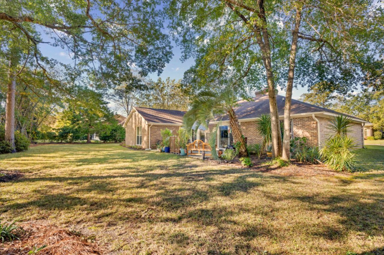 1041 Bear Lake Dr. Photo 4