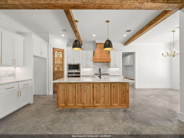 10642 Summerside Dr, Baker, LA 70714