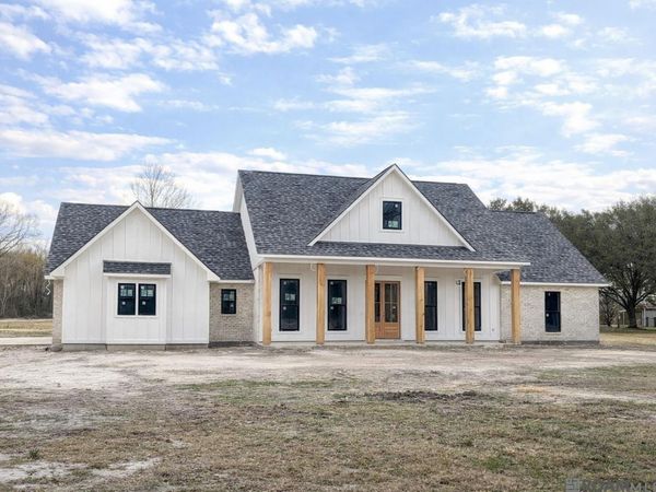 10642 Summerside Dr, Baker, LA 70714