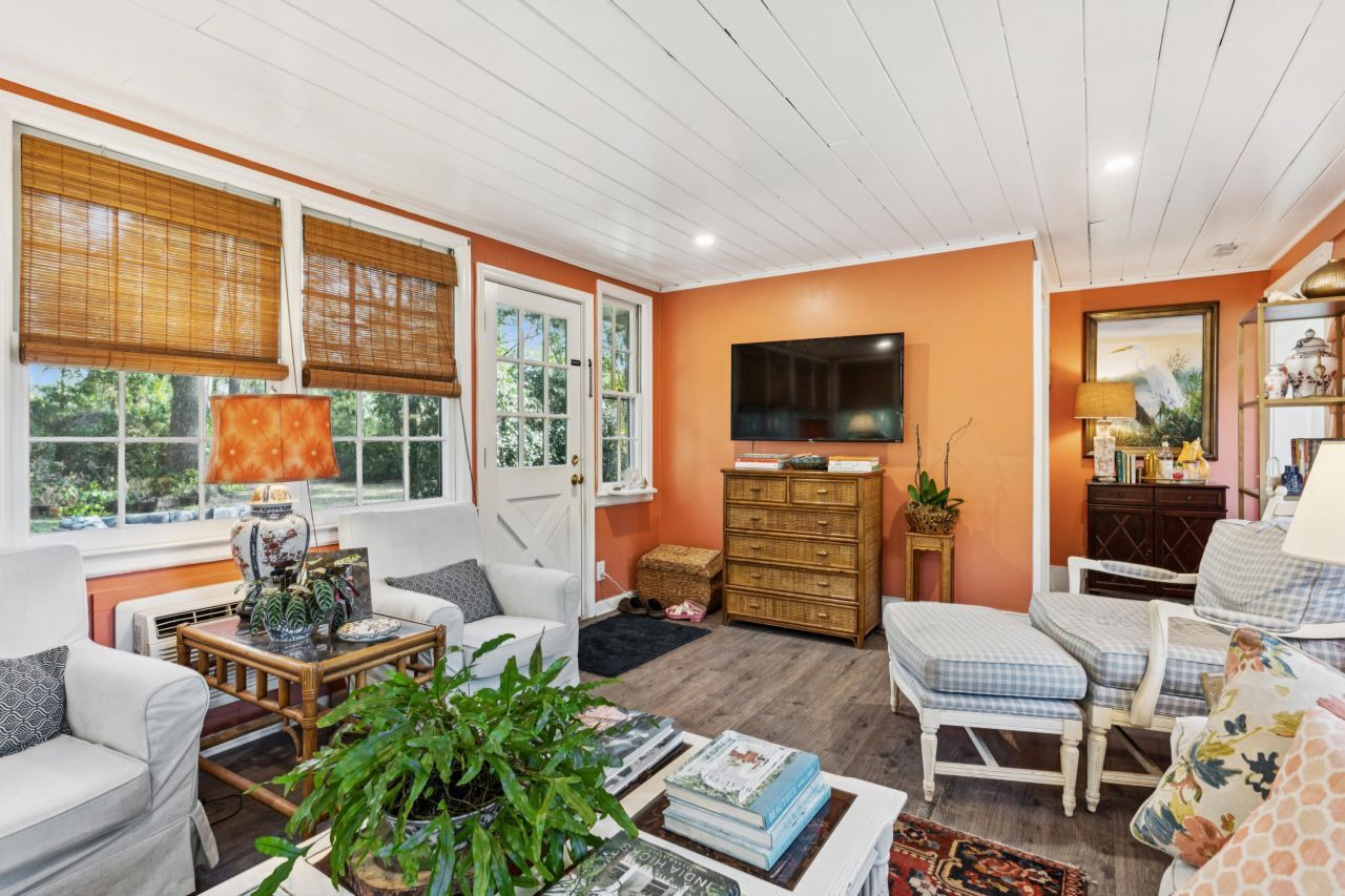 207 W Carolina Avenue Photo 17