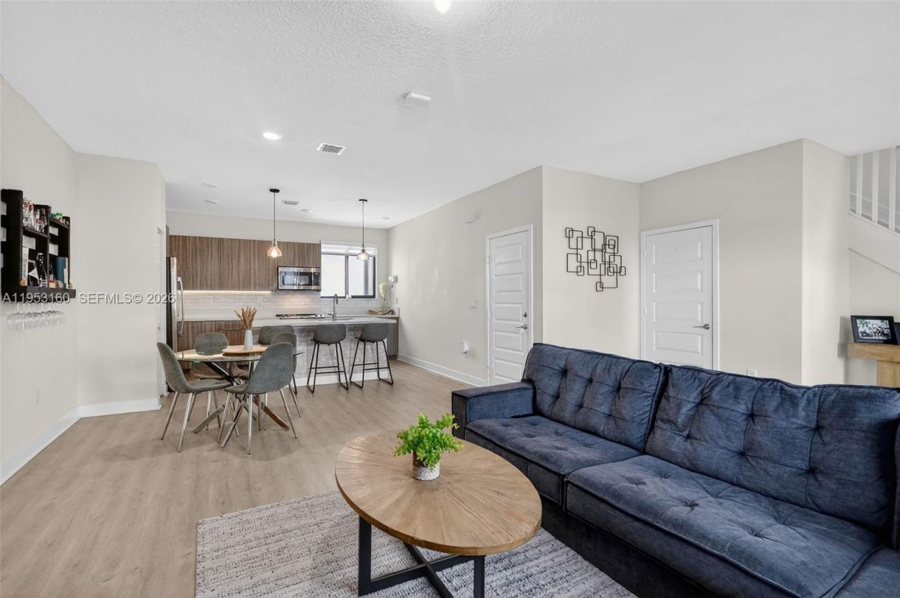 4975 NW 83rd Path, Doral, FL 33166 Photo