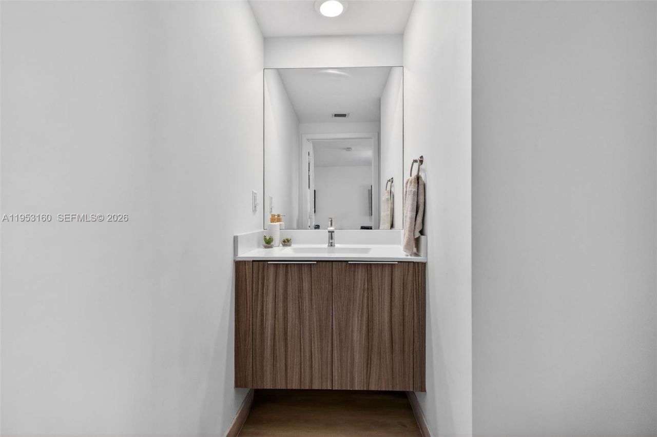 4975 NW 83rd Path, Doral, FL 33166 Photo