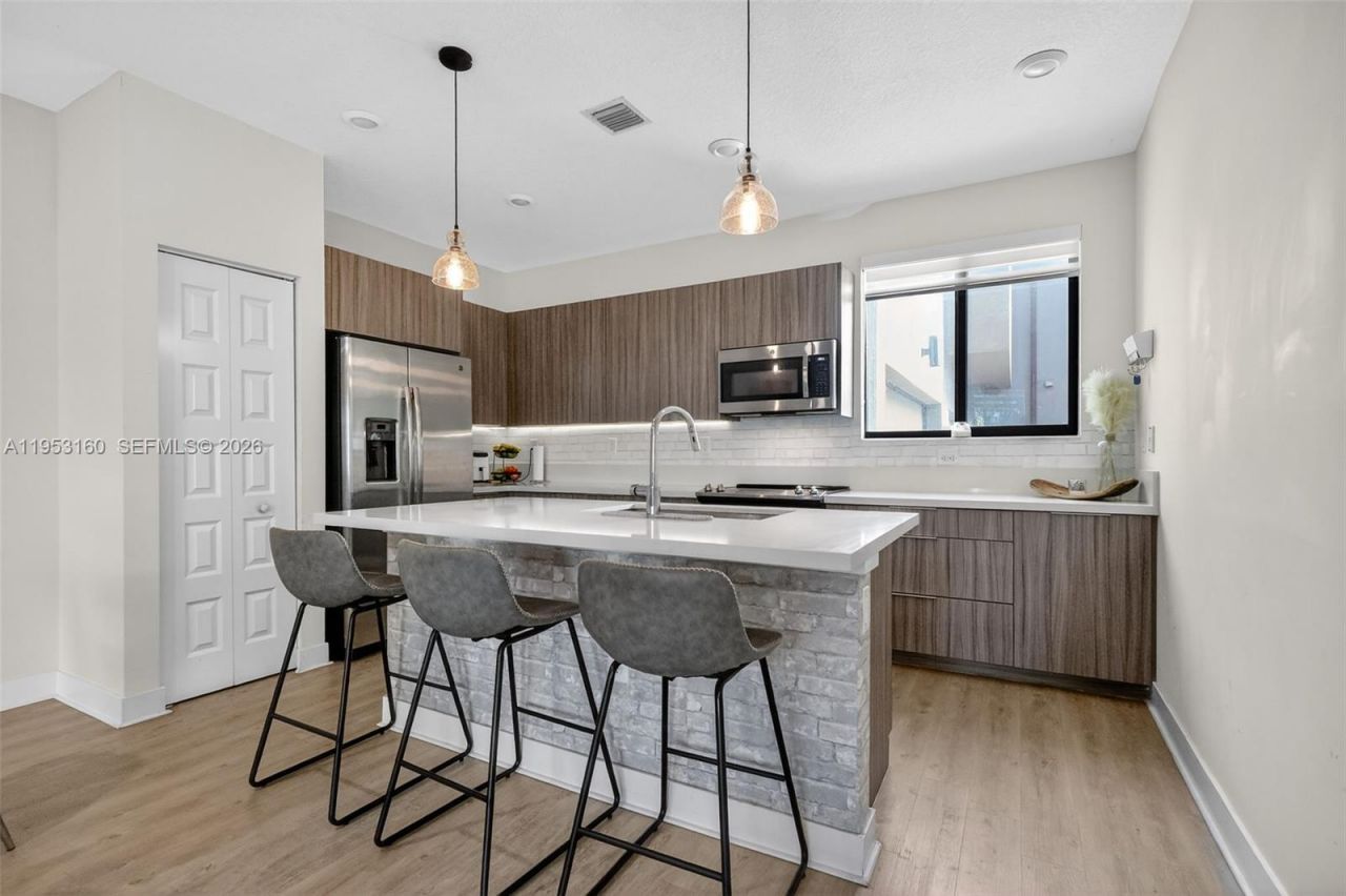 4975 NW 83rd Path, Doral, FL 33166 Photo