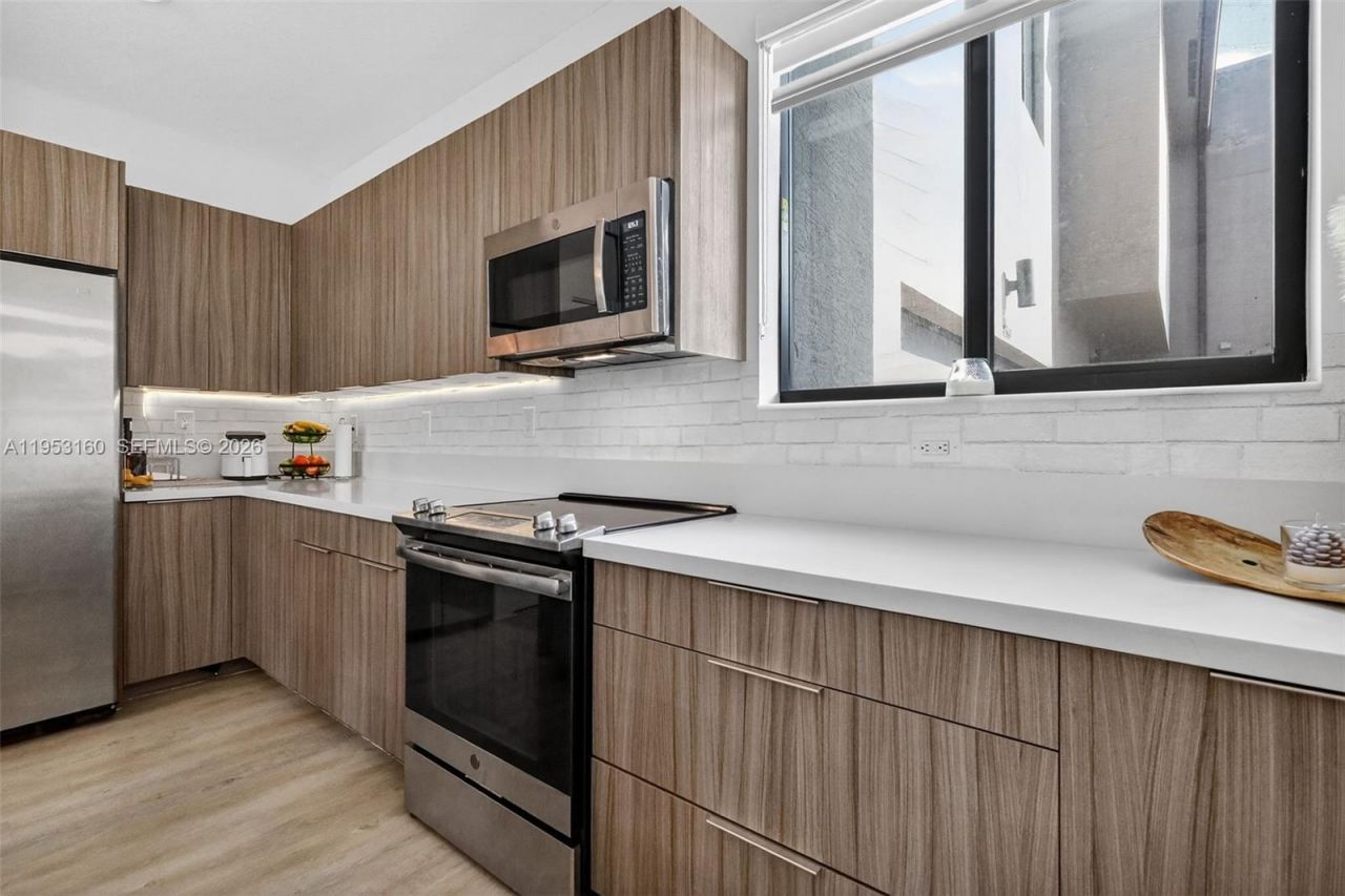 4975 NW 83rd Path, Doral, FL 33166 Photo