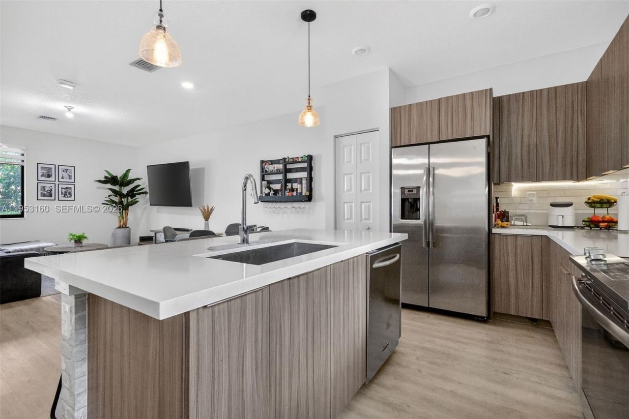 4975 NW 83rd Path, Doral, FL 33166 Photo