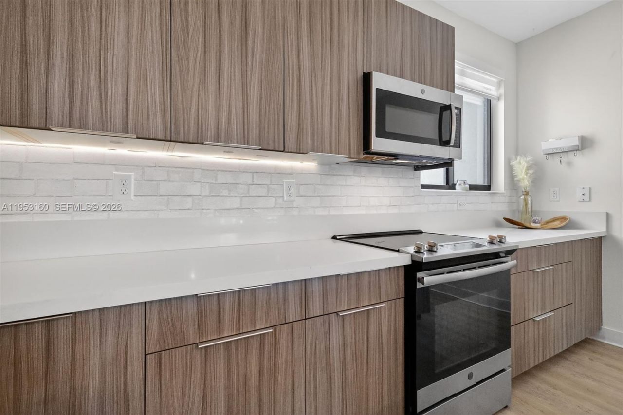 4975 NW 83rd Path, Doral, FL 33166 Photo