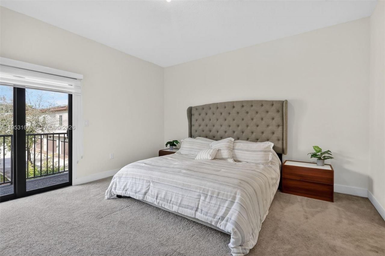 4975 NW 83rd Path, Doral, FL 33166 Photo