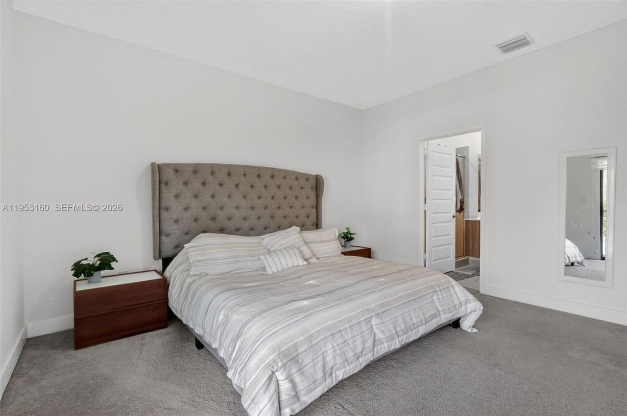 4975 NW 83rd Path, Doral, FL 33166 Photo