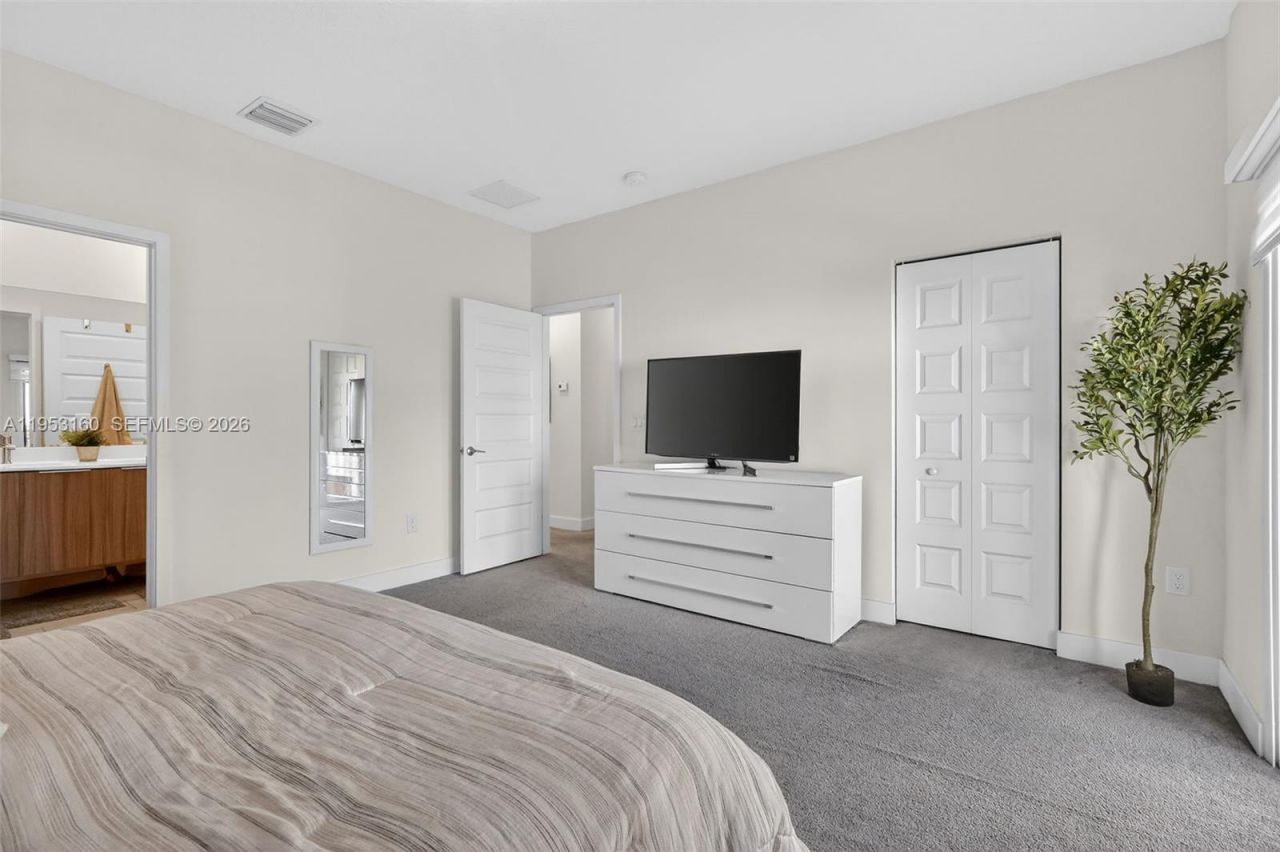 4975 NW 83rd Path, Doral, FL 33166 Photo