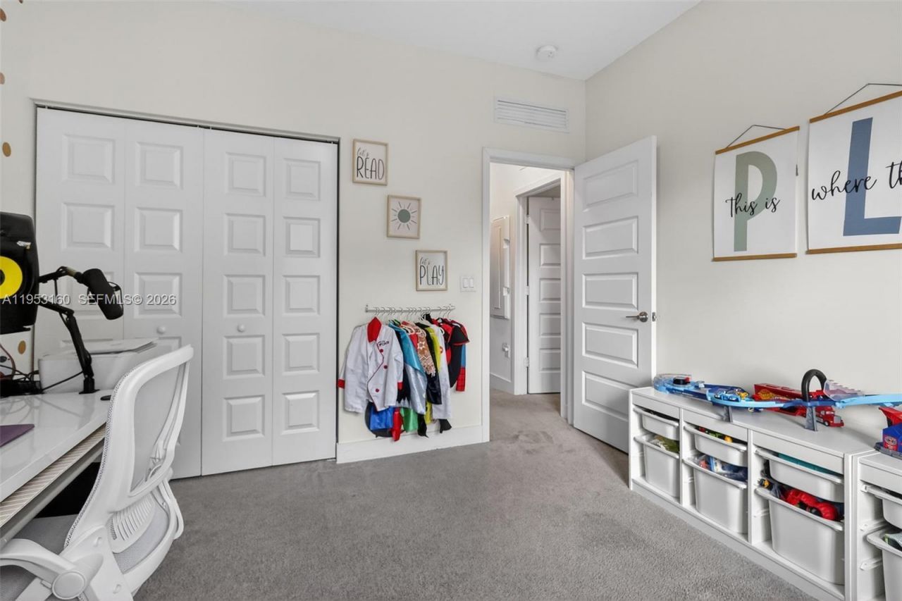 4975 NW 83rd Path, Doral, FL 33166 Photo