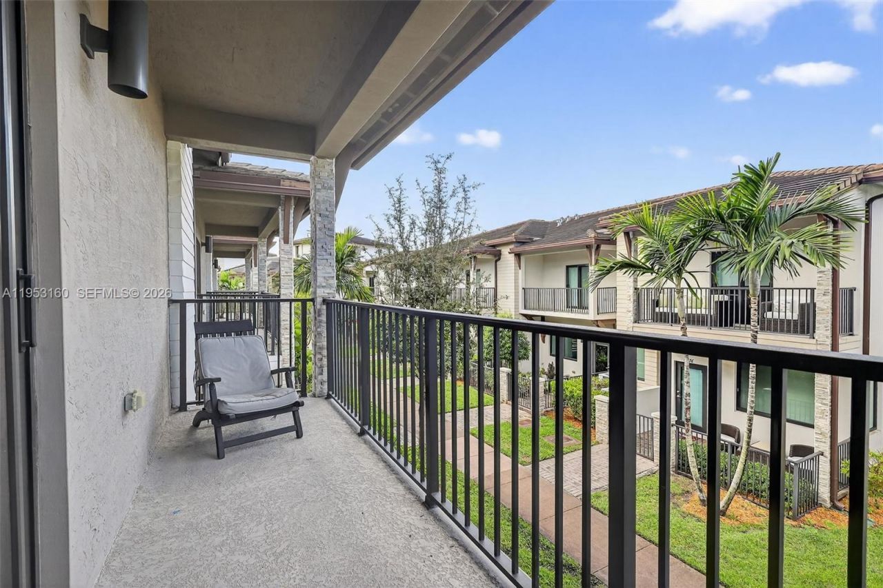 4975 NW 83rd Path, Doral, FL 33166 Photo