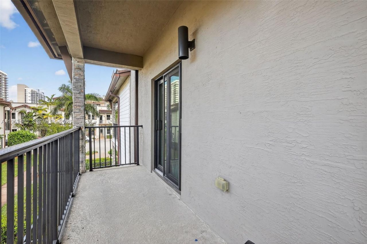 4975 NW 83rd Path, Doral, FL 33166 Photo