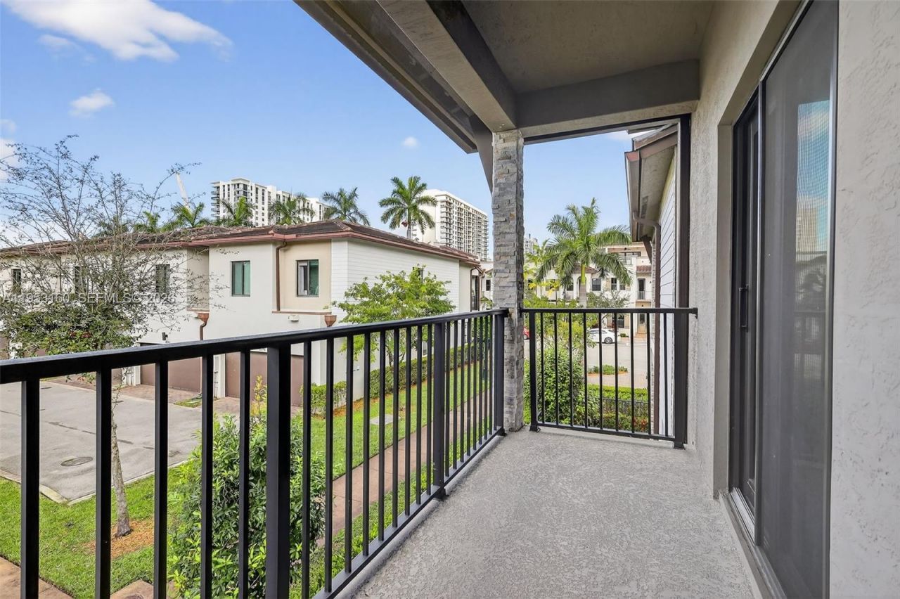 4975 NW 83rd Path, Doral, FL 33166 Photo