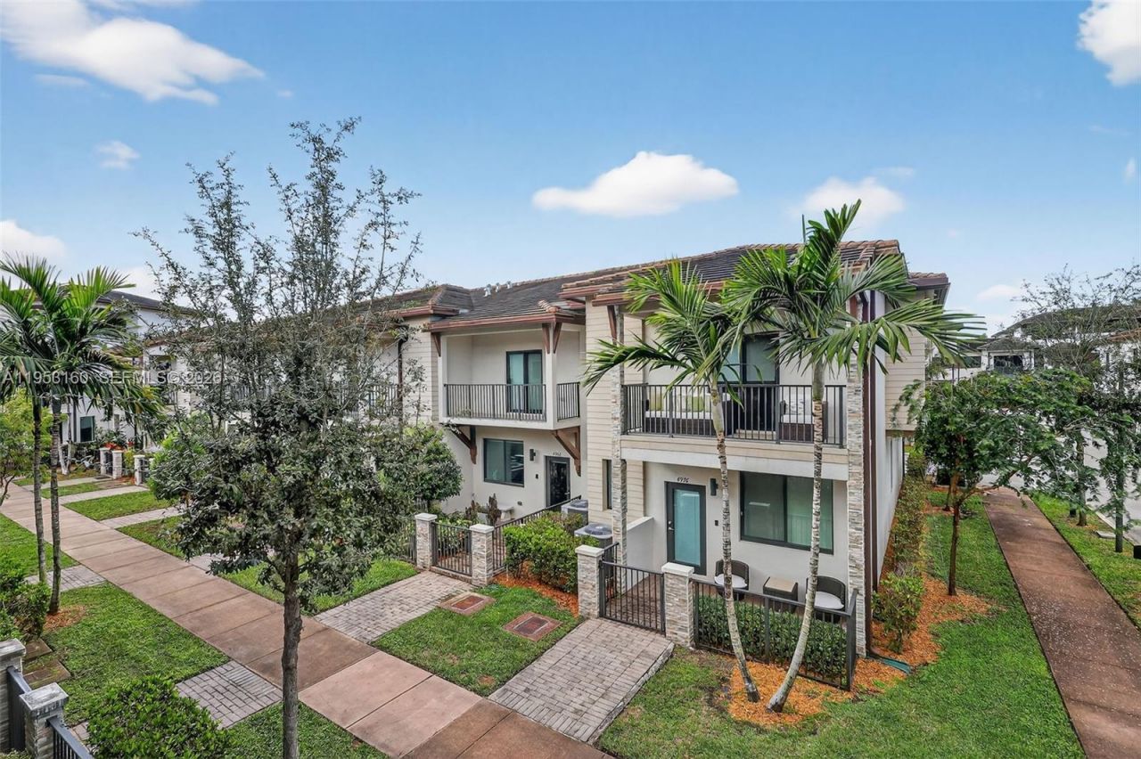 4975 NW 83rd Path, Doral, FL 33166 Photo