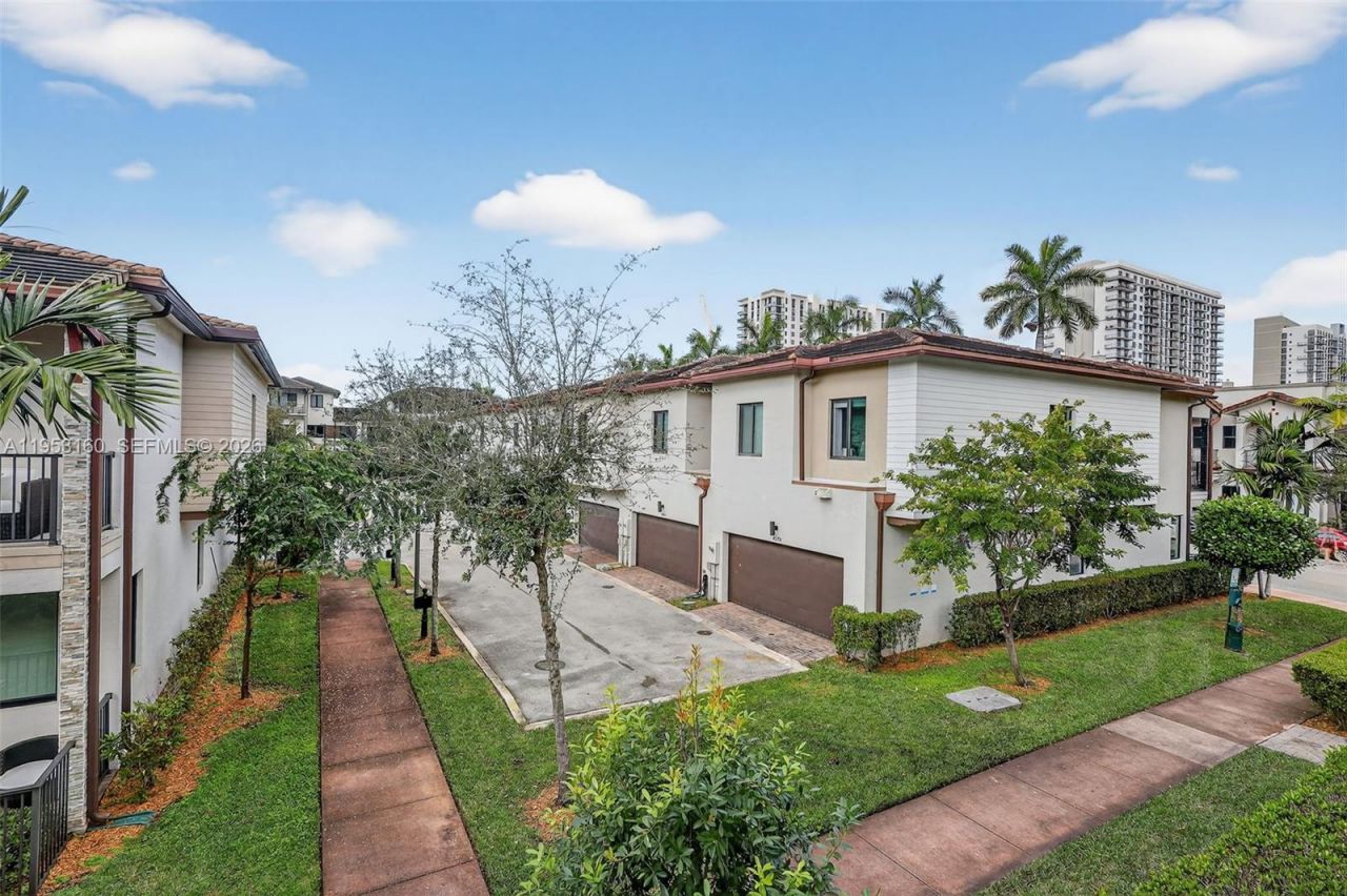 4975 NW 83rd Path, Doral, FL 33166 Photo