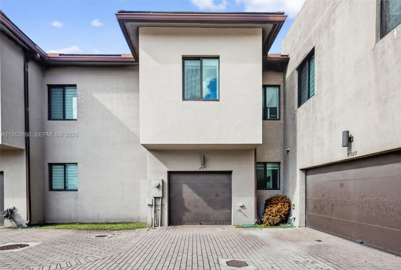 4975 NW 83rd Path, Doral, FL 33166 Photo