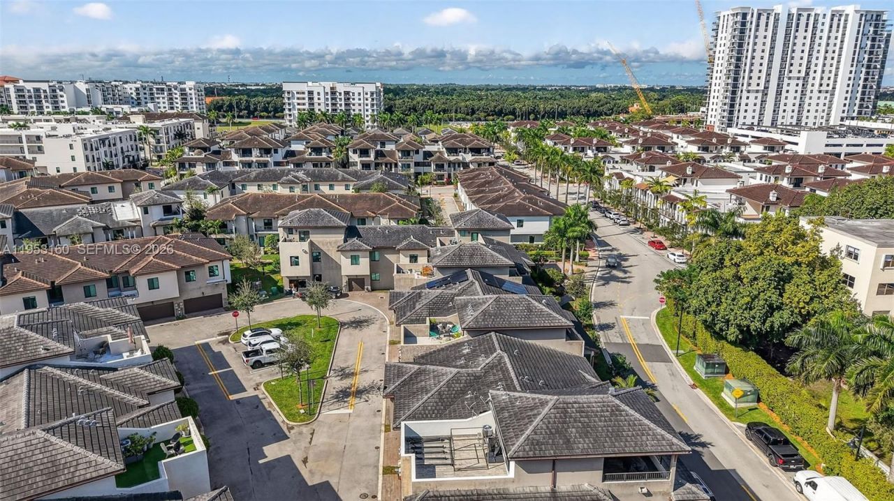 4975 NW 83rd Path, Doral, FL 33166 Photo