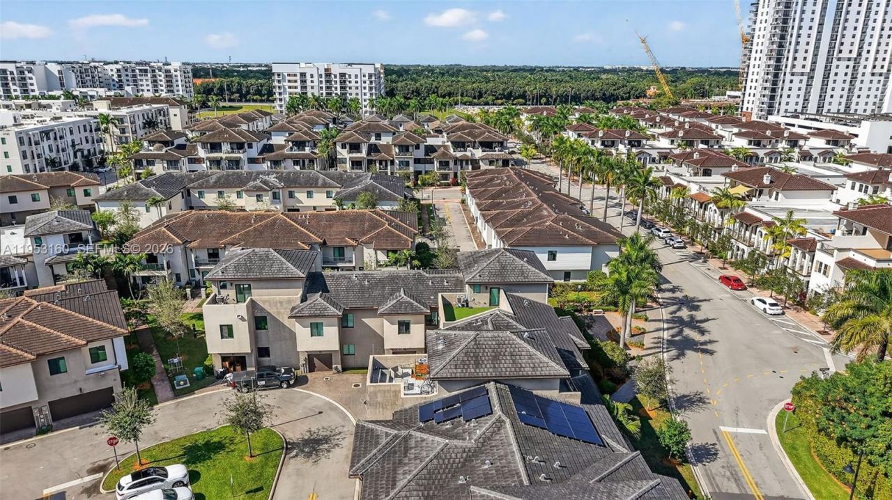 4975 NW 83rd Path, Doral, FL 33166 Photo