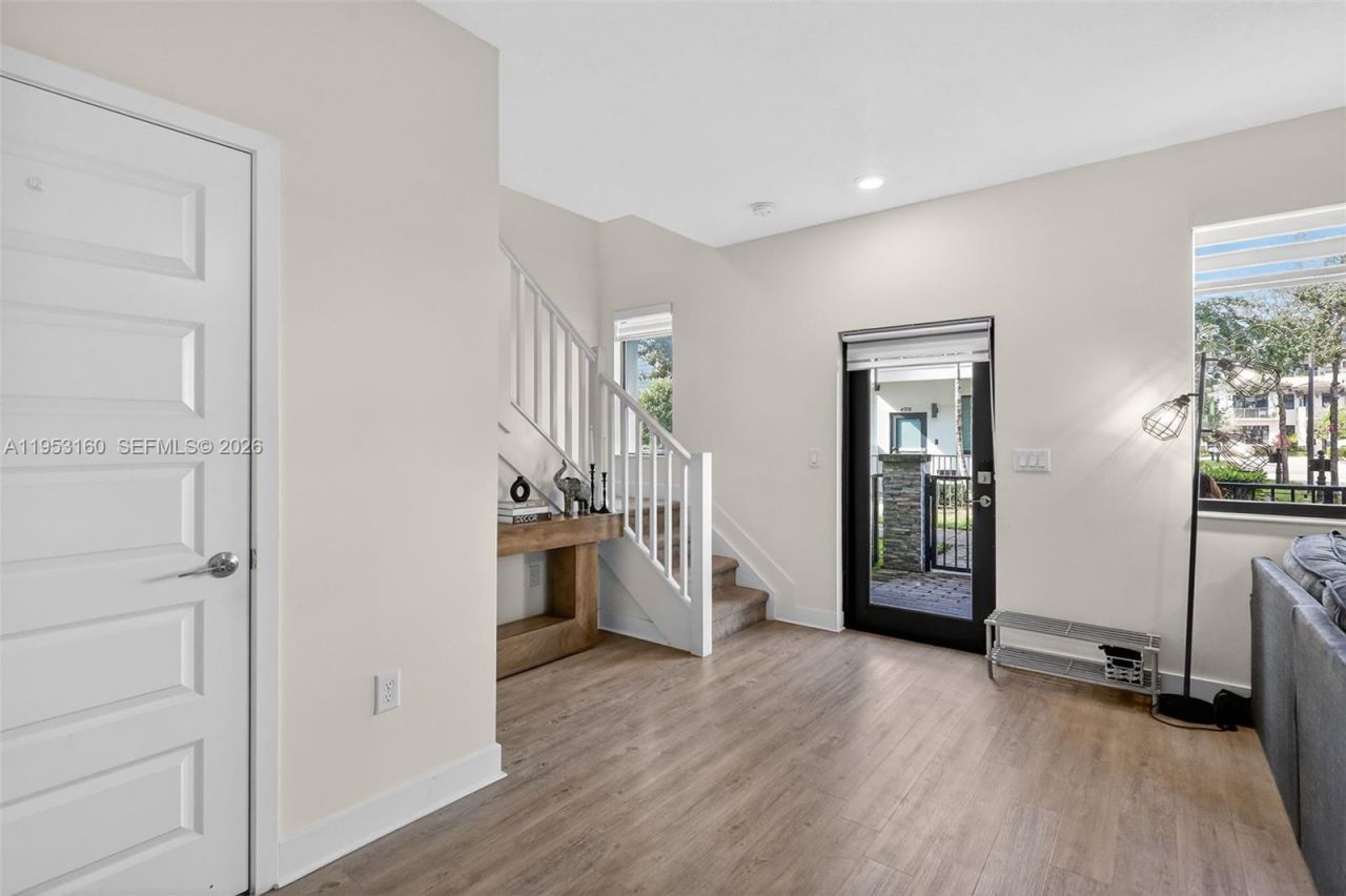 4975 NW 83rd Path, Doral, FL 33166 Photo