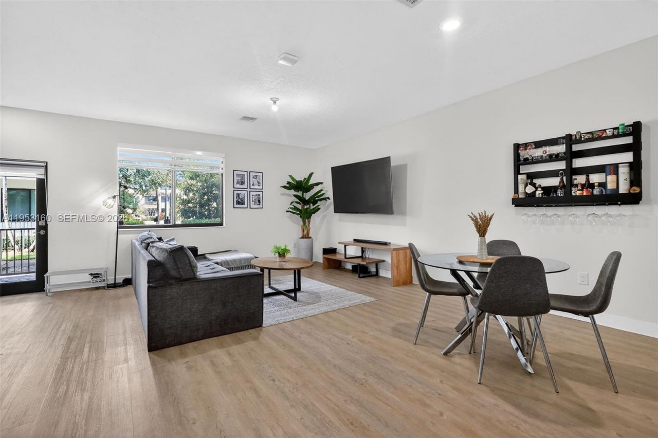 4975 NW 83rd Path, Doral, FL 33166 Photo