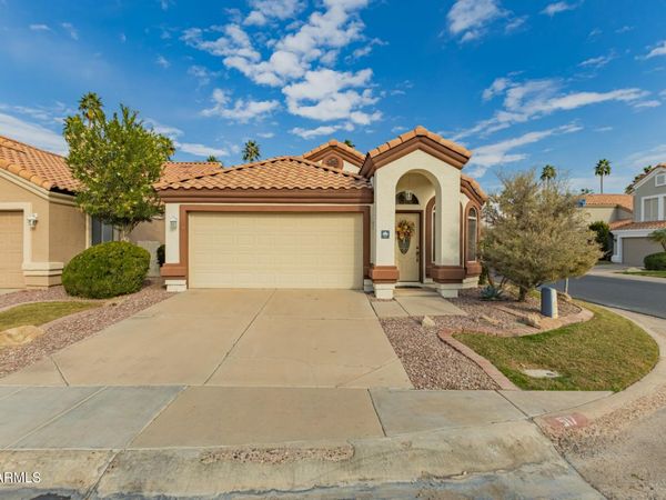 517 S PARADISE Drive, Gilbert, AZ 85233