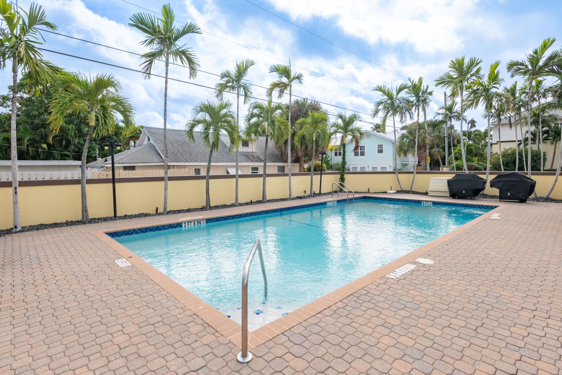 518 N Federal Highway, Unit 8, Lake Worth Beach, FL 33460 Photo