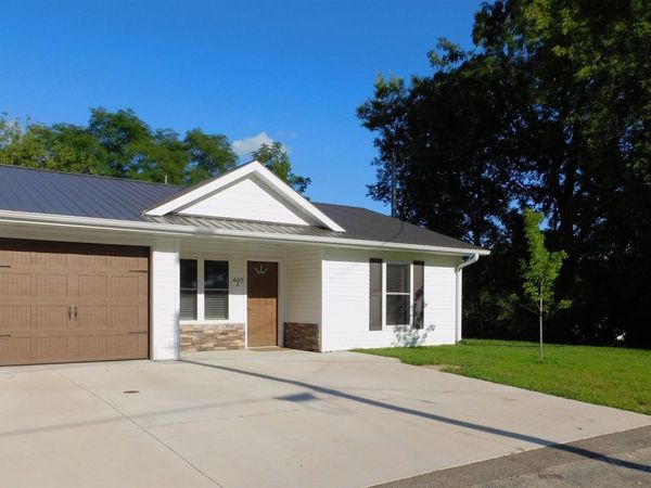 402b 5th Street, Delhi, IA 52223
