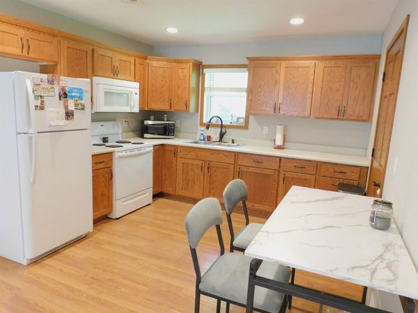 402b 5th Street, Delhi, IA 52223