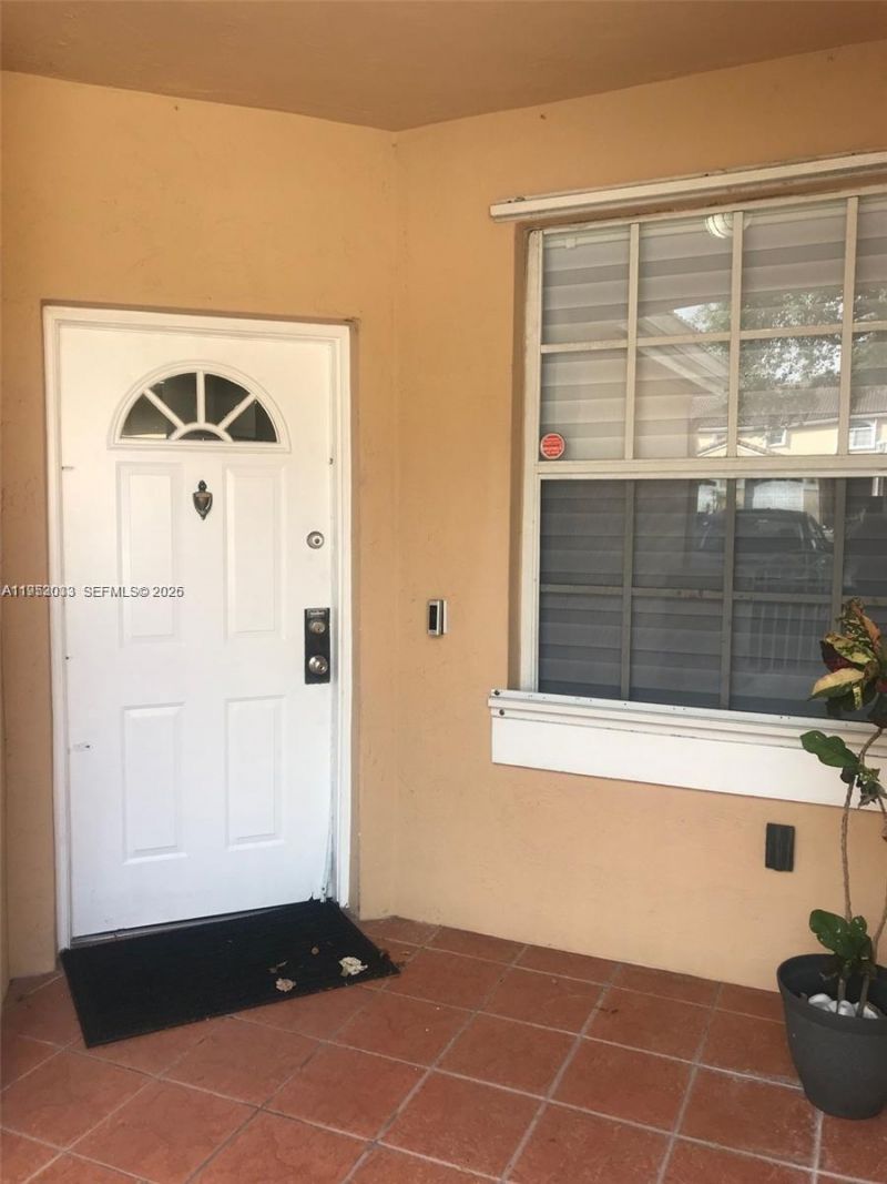 14621 Balgowan Rd, Unit 102-3, Miami Lakes, FL 33016 Photo