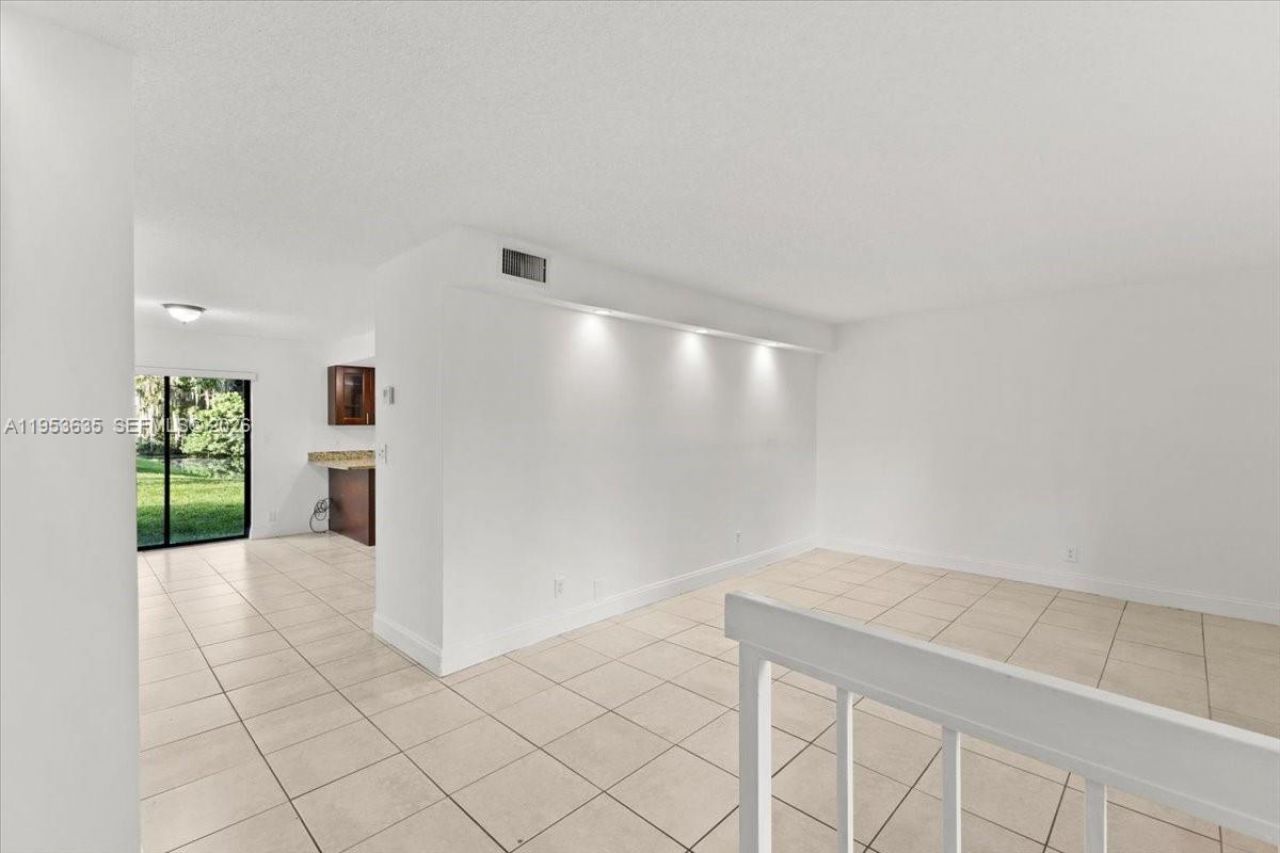 181 Wimbledon Lake Dr , Unit 181, Plantation, FL 33324 Photo