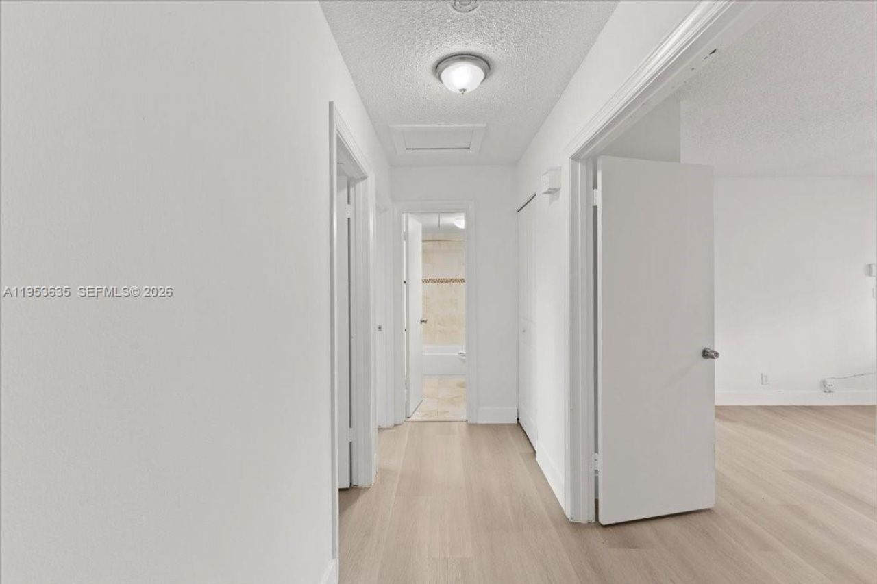 181 Wimbledon Lake Dr , Unit 181, Plantation, FL 33324 Photo