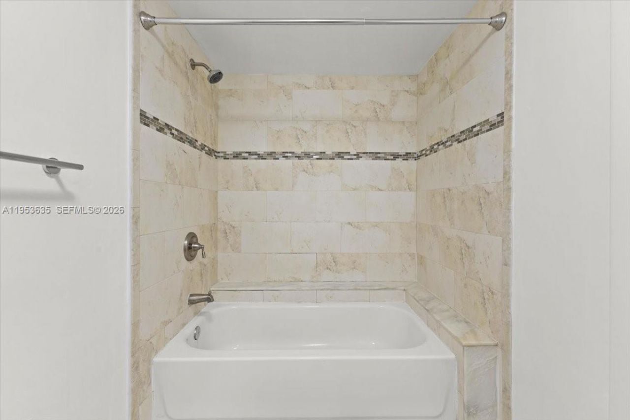 181 Wimbledon Lake Dr , Unit 181, Plantation, FL 33324 Photo