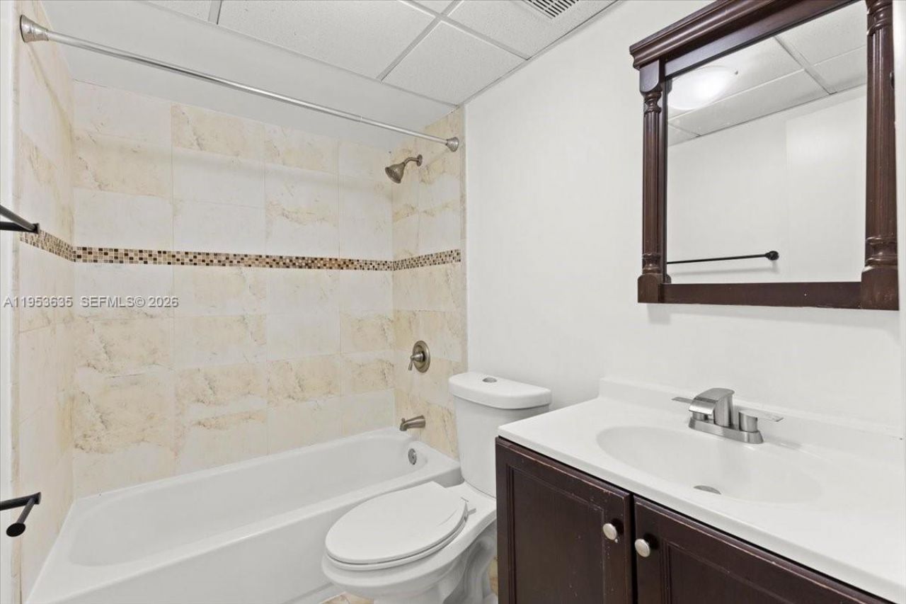 181 Wimbledon Lake Dr , Unit 181, Plantation, FL 33324 Photo