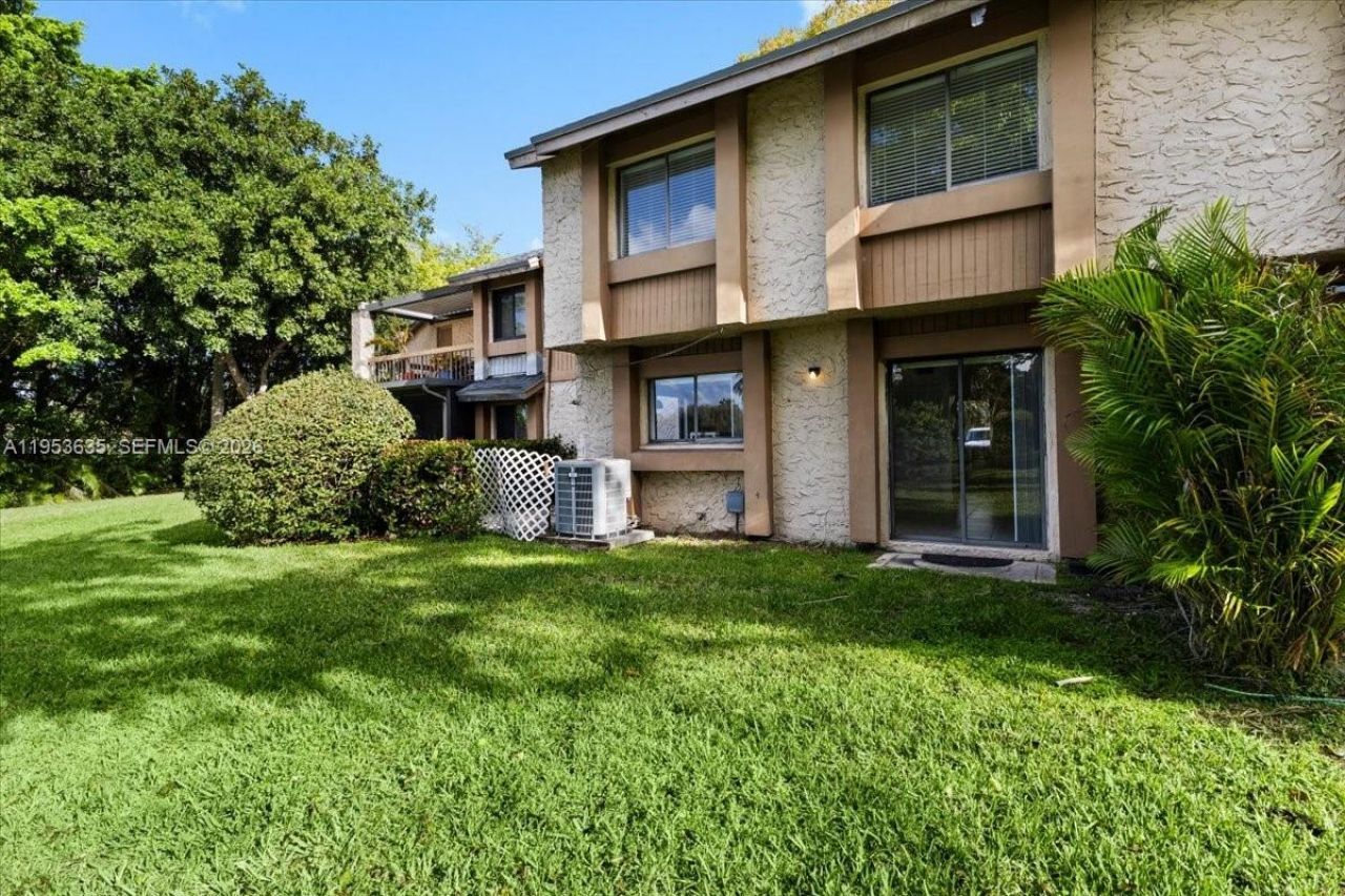 181 Wimbledon Lake Dr , Unit 181, Plantation, FL 33324 Photo