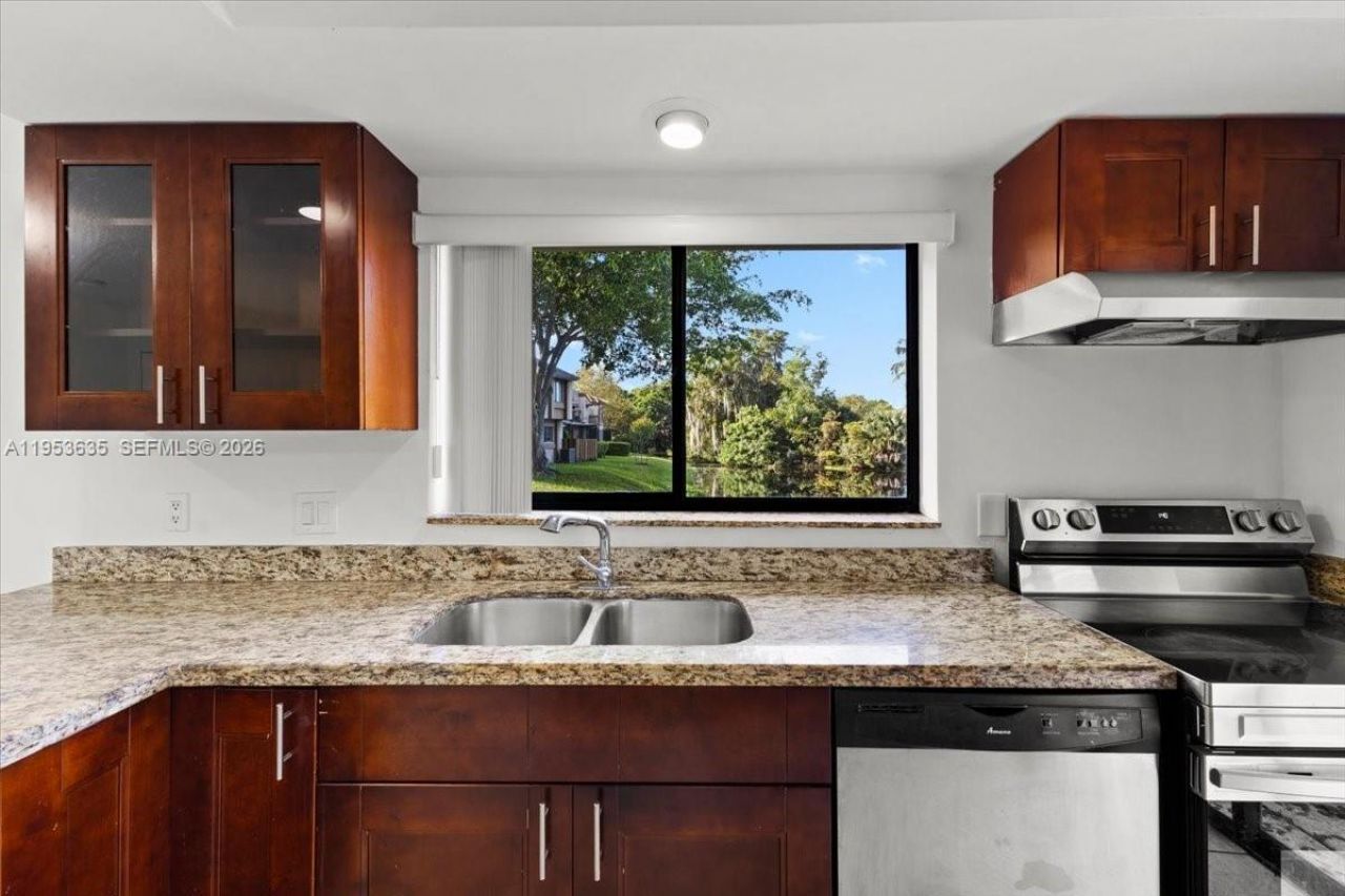 181 Wimbledon Lake Dr , Unit 181, Plantation, FL 33324 Photo