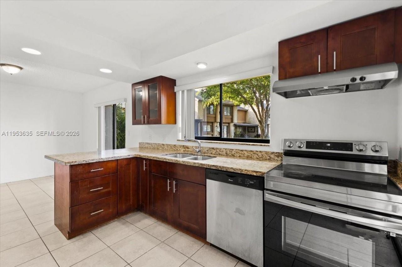 181 Wimbledon Lake Dr , Unit 181, Plantation, FL 33324 Photo