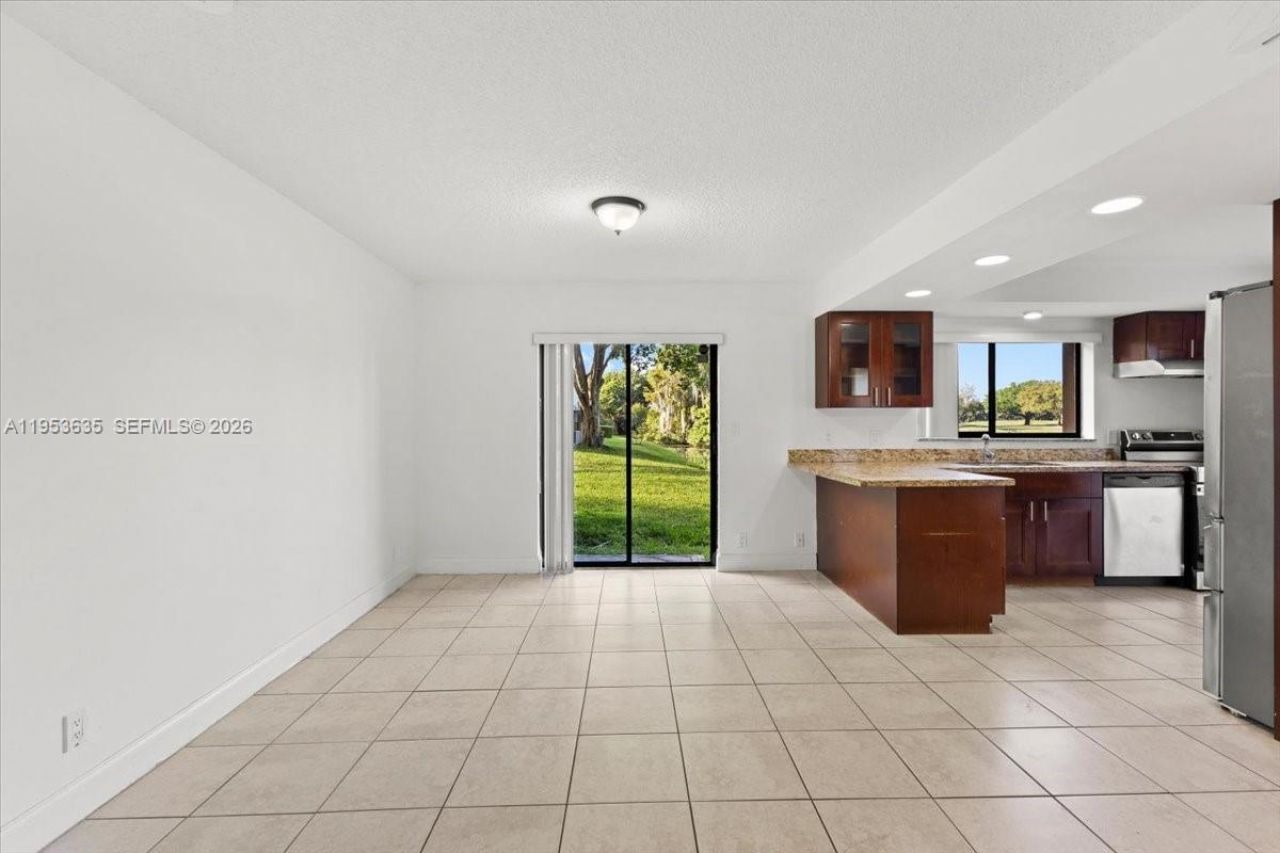 181 Wimbledon Lake Dr , Unit 181, Plantation, FL 33324 Photo