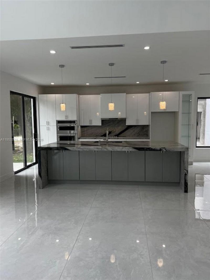 2 Hough Dr, Miami Springs, FL 33166 Photo