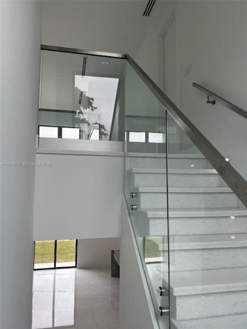 2 Hough Dr, Miami Springs, FL 33166 Photo