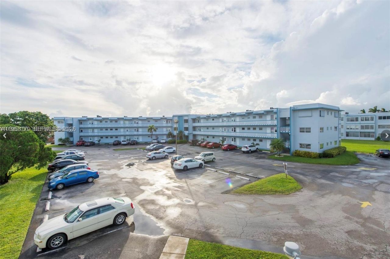 2200 Park Ln, Unit 105, Hollywood, FL 33021 Photo