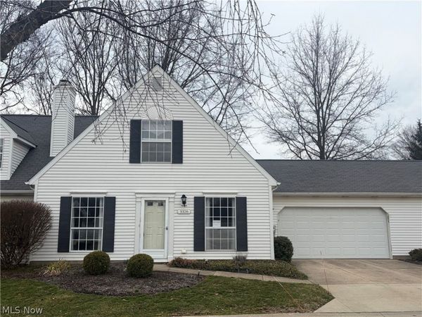 3376 Hunter Parkway, Unit 26, Cuyahoga Falls, OH 44223