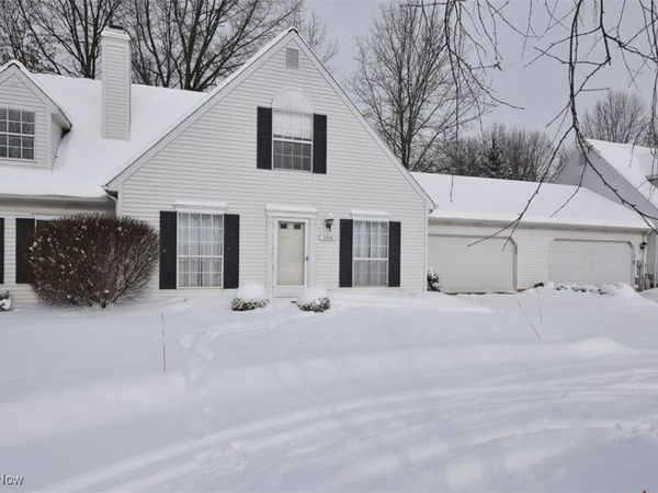 3376 Hunter Parkway, Unit 26, Cuyahoga Falls, OH 44223