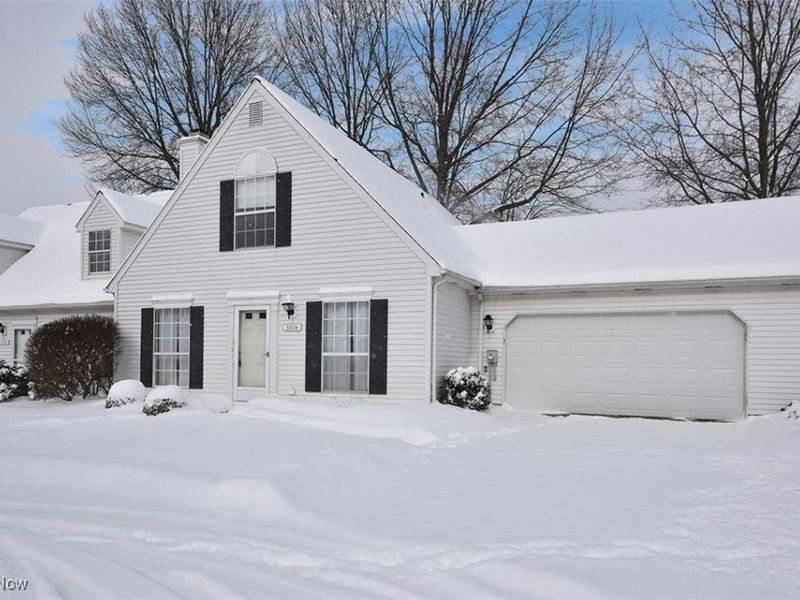 3376 Hunter Parkway, Unit 26, Cuyahoga Falls, OH 44223 Photo 2