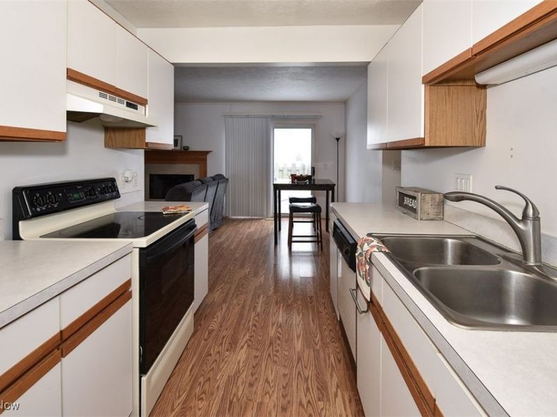 3376 Hunter Parkway, Unit 26, Cuyahoga Falls, OH 44223 Photo 9