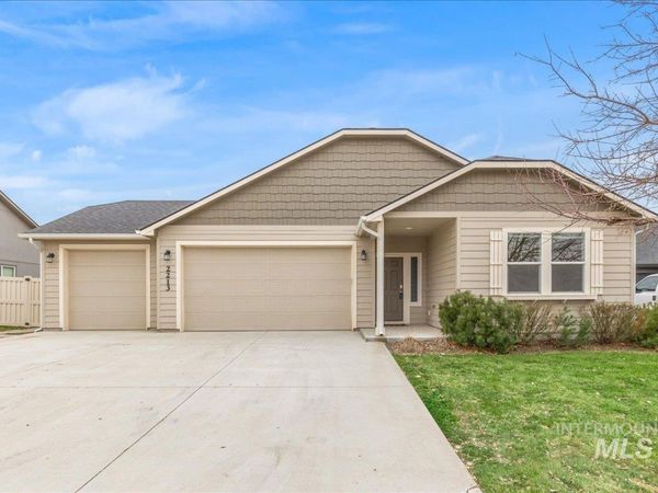 2213 E Elm Grove Dr, Nampa, ID 83686