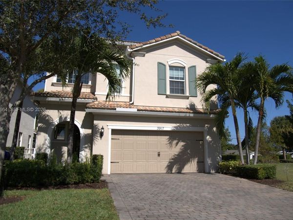 3917 Mahogany Ln, Hollywood, FL 33021