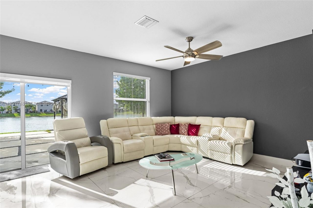 1388 SE 27th Ter, Homestead, FL 33035 Photo