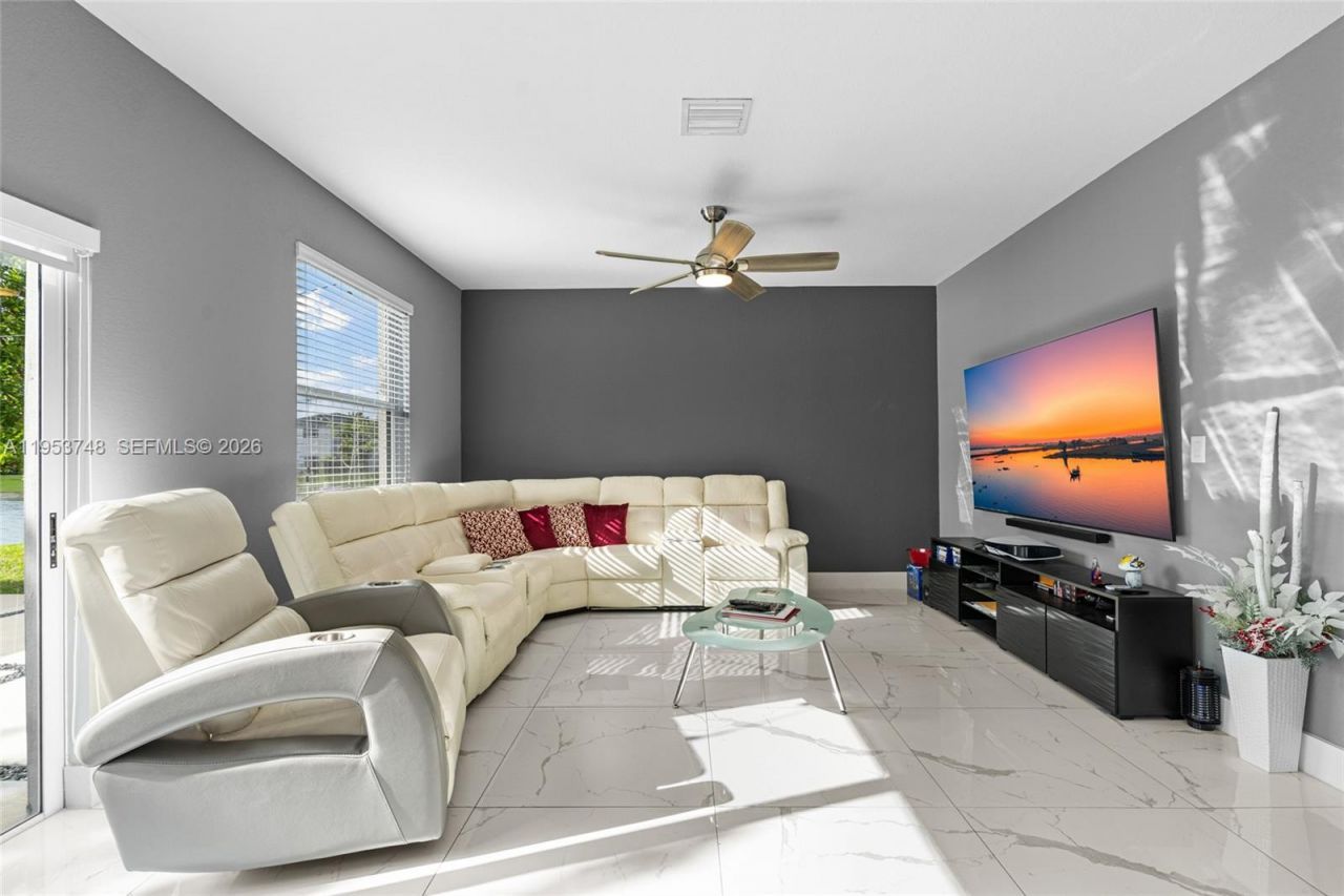 1388 SE 27th Ter, Homestead, FL 33035 Photo