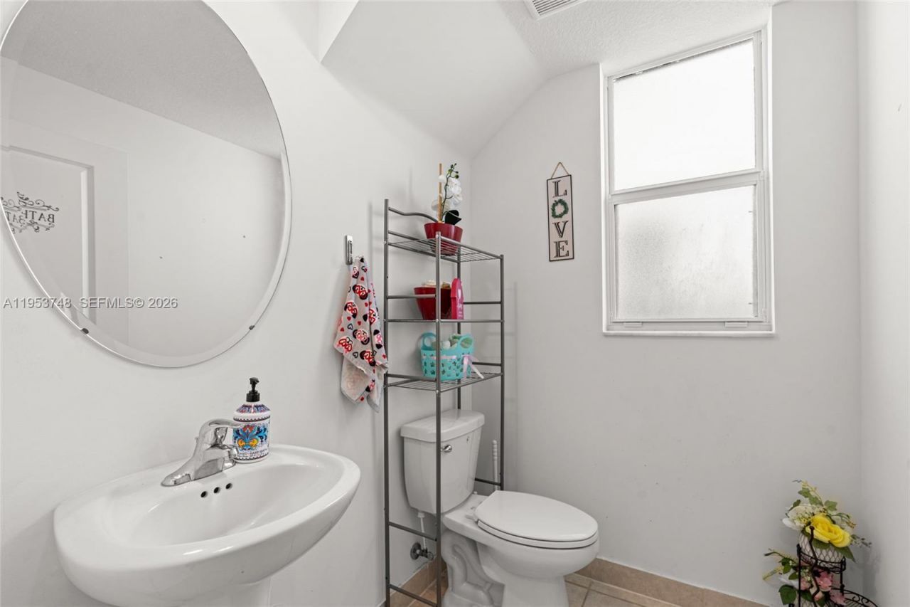 1388 SE 27th Ter, Homestead, FL 33035 Photo